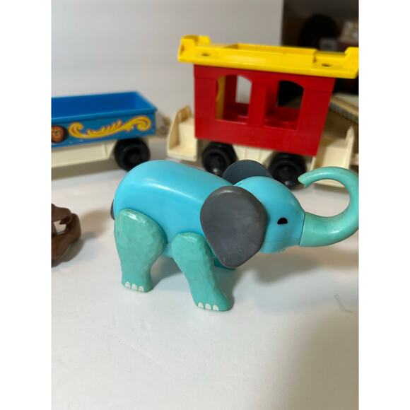 Vintage Fisher Price Circus Train •2 Lions • 2 Monkeys • 2 Bears • 1 Elephant - Picture 12 of 15